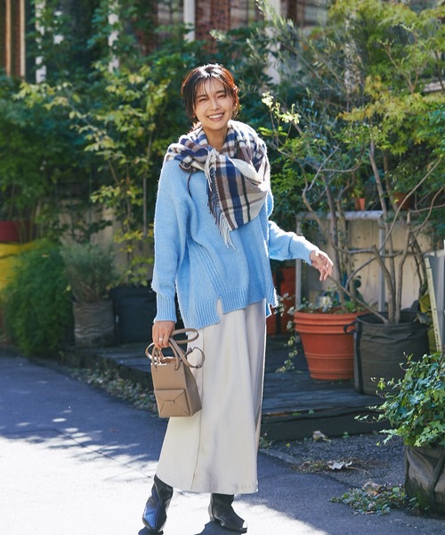 RIVE DROITE（リヴドロワ）の「デコルテを美しく魅せる　スリットネックエアリーニット（ニット/セーター・レディース・イエロー/ライトグレー/スカイブルー・FREE）」の17枚目の写真