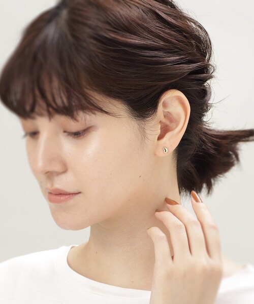 COCOSHNIK(ココシュニック)の「K18中空ビーンズ スタッドピアス(ピアス(両耳用)・レディース・ホワイト系その他7・00)」の5枚目の写真