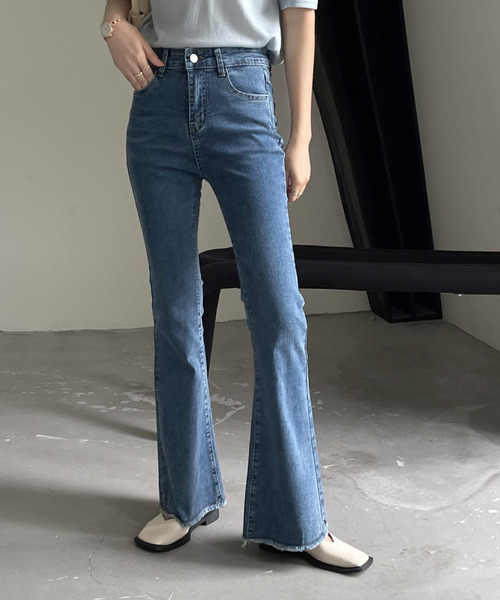 emi+(エミプラス)の「フリンジフレアパンツ(デニムパンツ・レディース・ブラック/ライトブルー/ブルー・S/M/L)」の17枚目の写真