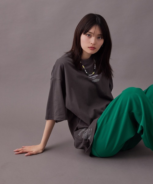re_k by JUNRED(レクバイジュンレッド)の「【 re_k by JUNRED 】タイポグラフィック半袖Tシャツ(Tシャツ/カットソー・メンズ・ホワイト/チャコールグレー/グリーン・S/M/LL/L)」の4枚目の写真