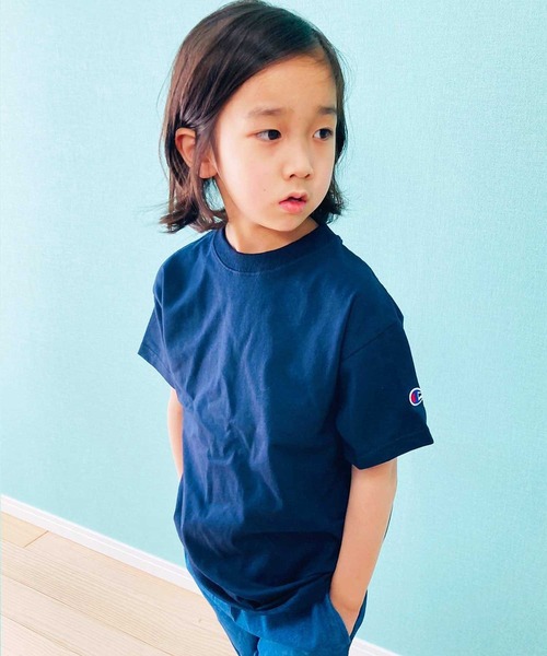 Champion(チャンピオン)の「Champion ワンポイント袖ロゴ クルーネック半袖Tシャツ キッズ(Tシャツ/カットソー・キッズ・オフホワイト/ダークグリーン/ネイビー/グレー/ブラック・S/M/L/XL)」の5枚目の写真