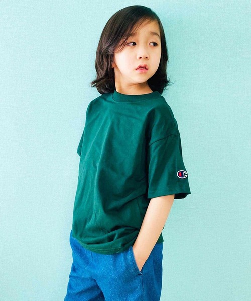 Champion(チャンピオン)の「Champion ワンポイント袖ロゴ クルーネック半袖Tシャツ キッズ(Tシャツ/カットソー・キッズ・オフホワイト/ダークグリーン/ネイビー/グレー/ブラック・S/M/L/XL)」の4枚目の写真