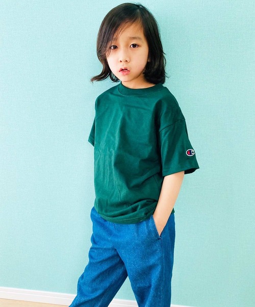 Champion(チャンピオン)の「Champion ワンポイント袖ロゴ クルーネック半袖Tシャツ キッズ(Tシャツ/カットソー・キッズ・オフホワイト/ダークグリーン/ネイビー/グレー/ブラック・S/M/L/XL)」の12枚目の写真