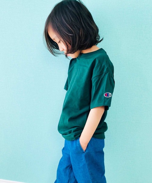 Champion(チャンピオン)の「Champion ワンポイント袖ロゴ クルーネック半袖Tシャツ キッズ(Tシャツ/カットソー・キッズ・オフホワイト/ダークグリーン/ネイビー/グレー/ブラック・S/M/L/XL)」の15枚目の写真