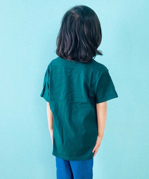 Champion(チャンピオン)の「Champion ワンポイント袖ロゴ クルーネック半袖Tシャツ キッズ(Tシャツ/カットソー・キッズ・オフホワイト/ダークグリーン/ネイビー/グレー/ブラック・S/M/L/XL)」の10枚目の写真