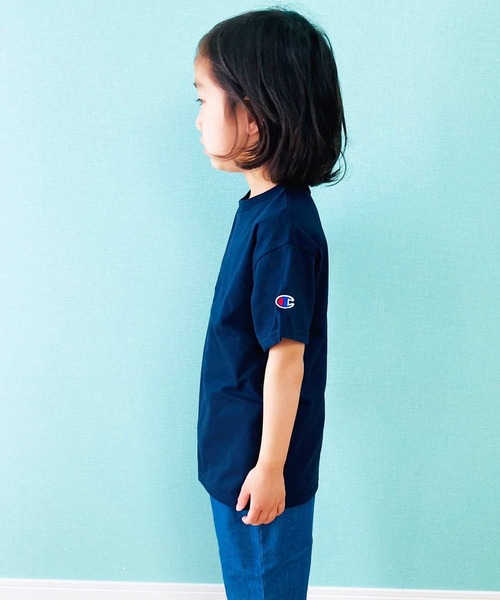 Champion(チャンピオン)の「Champion ワンポイント袖ロゴ クルーネック半袖Tシャツ キッズ(Tシャツ/カットソー・キッズ・オフホワイト/ダークグリーン/ネイビー/グレー/ブラック・S/M/L/XL)」の21枚目の写真