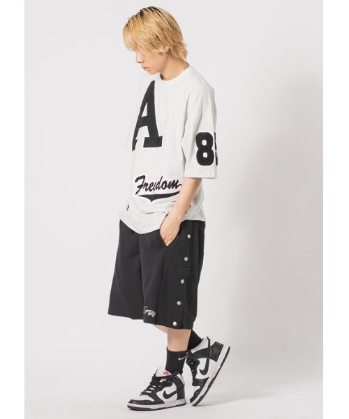RE730(アールイーセブンサーティー)の「可愛いワッペン ビッグシルエットTシャツ(Tシャツ/カットソー・メンズ・ライトグレー/ブラック/ネイビー/グリーン・MEDIUM/LARGE/X-LARGE)」の9枚目の写真
