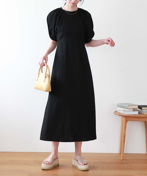 archives(アルシーヴ)の「バックオープンギャザースリーブワンピース(ワンピース・レディース・ブラック/イエロー/アイボリー・MEDIUM)」の17枚目の写真