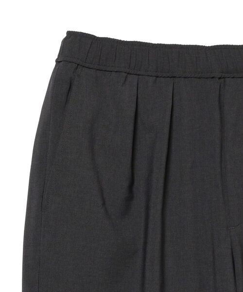 BEAMS（ビームス）の「BEAMS / 2プリーツ イージー アンクル パンツ（その他パンツ・メンズ・チャコールグレー/ダークグリーン/ネイビー・S/M/L/XL）」の8枚目の写真