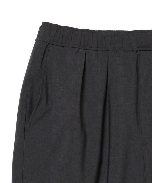 BEAMS（ビームス）の「BEAMS / 2プリーツ イージー アンクル パンツ（その他パンツ・メンズ・チャコールグレー/ダークグリーン/ネイビー・S/M/L/XL）」の9枚目の写真