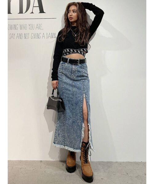 GYDA（ジェイダ）の「ハイウエスト ZIPスリット ケミカルデニムスカート（デニムスカート・レディース・ライトブルー/ブラック・SMALL/MEDIUM）」の6枚目の写真