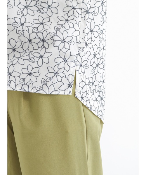 Te chichi TERRASSE(テチチテラス)の「花柄刺繍風プリントブラウス(シャツ/ブラウス・レディース・オフホワイト/モカ/チャコール・フリ-)」の13枚目の写真