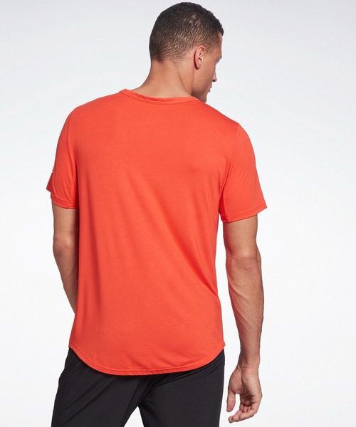 Reebok(リーボック)の「レズミルズR アクティブチル+ドリームブレンド Tシャツ / Les MillsR ACTIVCHILL+DREAMBLEND T-Shirt (Tシャツ/カットソー・メンズ・レッド・SMALL/MEDIUM/LARGE/X-LARGE/XX-LARGE/X-SMALL)」の5枚目の写真