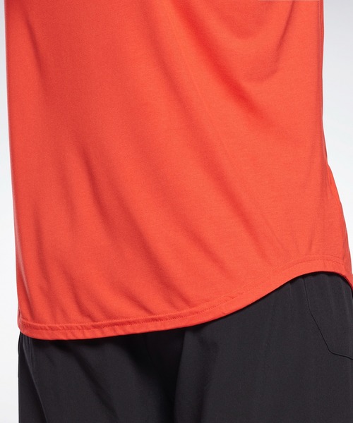 Reebok(リーボック)の「レズミルズR アクティブチル+ドリームブレンド Tシャツ / Les MillsR ACTIVCHILL+DREAMBLEND T-Shirt (Tシャツ/カットソー・メンズ・レッド・SMALL/MEDIUM/LARGE/X-LARGE/XX-LARGE/X-SMALL)」の4枚目の写真