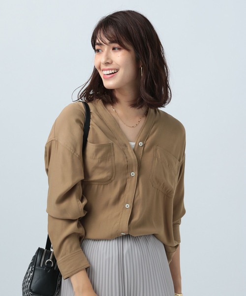 BAYFLOW(ベイフロー)の「ベーシックスキッパーシャツ(シャツ/ブラウス・レディース・ベージュ/レッド/アイボリー/チャコール・FREE)」の3枚目の写真
