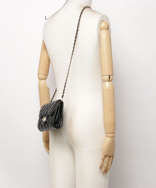 PHILLY(フィリー)の「キルティングチェーンショルダーバッグ(ショルダーバッグ・レディース・ホワイト/ブラック・FREE)」の12枚目の写真