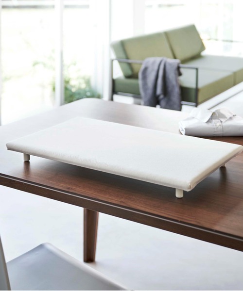 TIMELESS COMFORT（タイムレスコンフォート）の「tower（タワー）卓上脚付き 平型アイロン台（ランドリーグッズ・レディース・ブラック/ホワイト・ONE SIZE）」の2枚目の写真