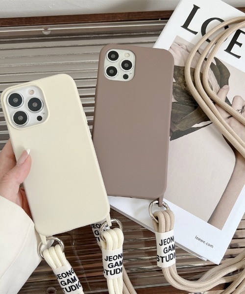 Mayree(メイリー)の「【gratin】ショルダーループスマホケース(スマホケース/カバー・レディース・イエロー/パープル/ネイビー/グリーン/ブラウン/ホワイト/ベビーピンク/ブルーグレー/ブラック/グレー/ピンク/レッド/ブルー/オレンジ・12/12.5/13/13.5)」の2枚目の写真