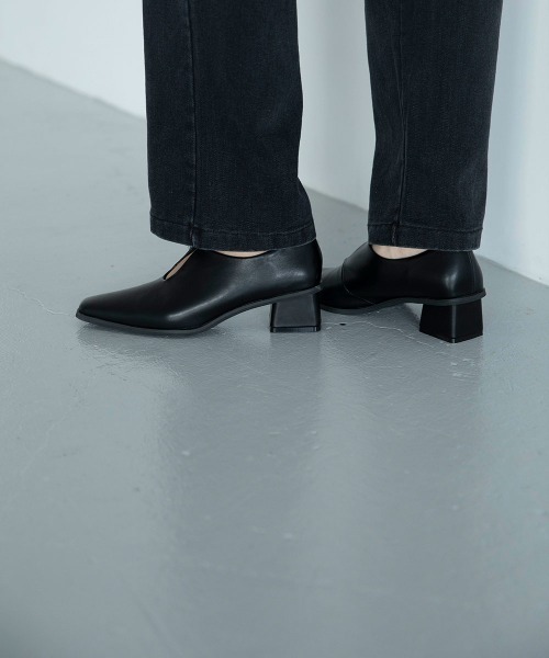 marjour(マージュール)の「ROUND SLIT PUMPS(パンプス・レディース・ブラック・LL/S/M/L)」の2枚目の写真