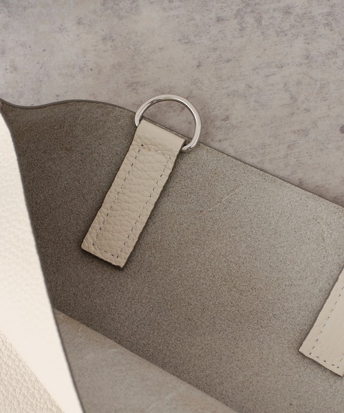 Omekashi（オメカシ）の「blancle レザーフラットトートバッグ（トートバッグ・レディース・ブラック/ベージュ・ONE SIZE）」の20枚目の写真