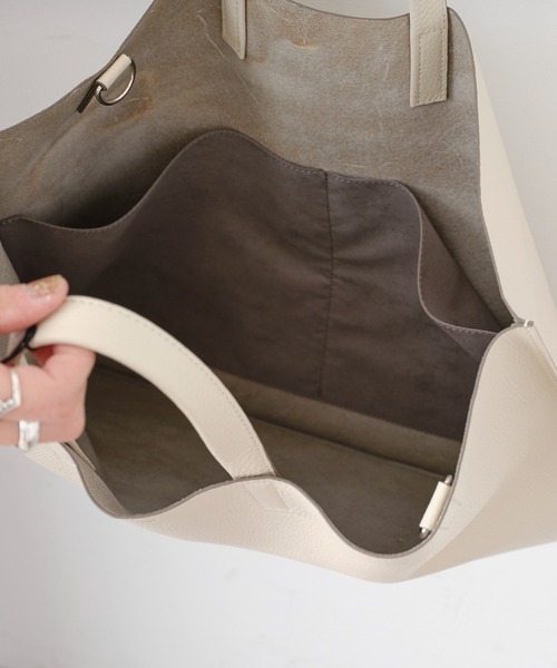 Omekashi（オメカシ）の「blancle レザーフラットトートバッグ（トートバッグ・レディース・ブラック/ベージュ・ONE SIZE）」の21枚目の写真