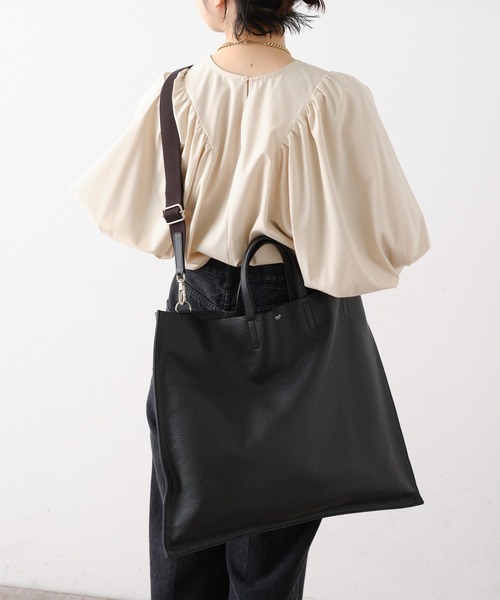 Omekashi（オメカシ）の「blancle レザーフラットトートバッグ（トートバッグ・レディース・ブラック/ベージュ・ONE SIZE）」の6枚目の写真