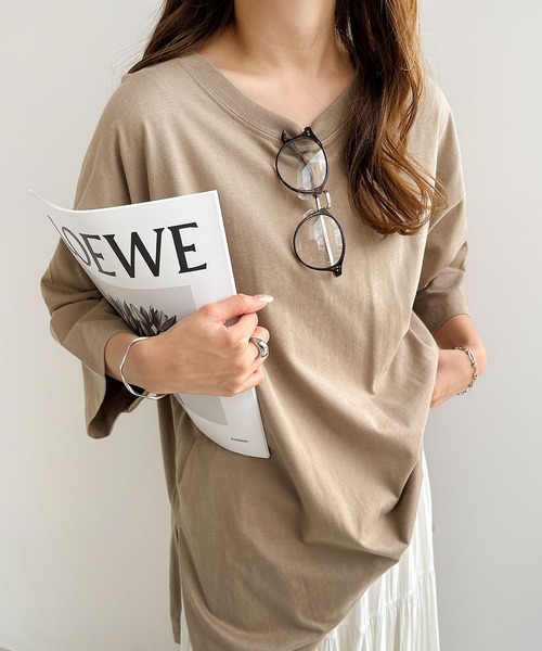 andme(アンドミー)の「コットンオーバーサイズ半袖Tシャツ(Tシャツ/カットソー・レディース・オフホワイト/チャコールグレー/ブラック/ベージュ/オートミール/ブルー系その他・M)」の2枚目の写真