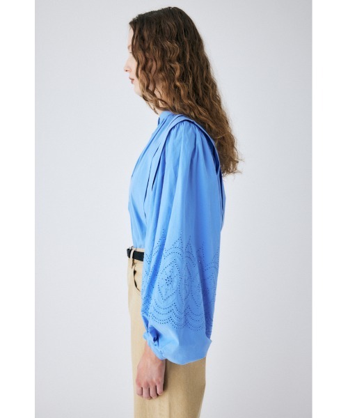 MOUSSY(マウジー)の「EYELET TUCK ブラウス(シャツ/ブラウス・レディース・ブルー/オフホワイト/ブラック・FREE)」の7枚目の写真