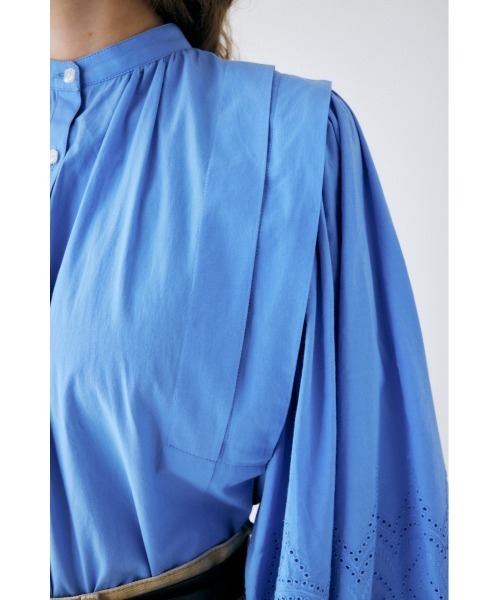 MOUSSY(マウジー)の「EYELET TUCK ブラウス(シャツ/ブラウス・レディース・ブルー/オフホワイト/ブラック・FREE)」の12枚目の写真