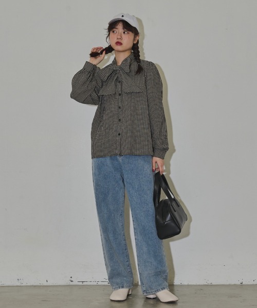 MERLOT（メルロー）の「ストレートデニムパンツ（デニムパンツ・レディース・ホワイト/ライトブルー/グレー・SMALL/MEDIUM/LARGE）」の17枚目の写真