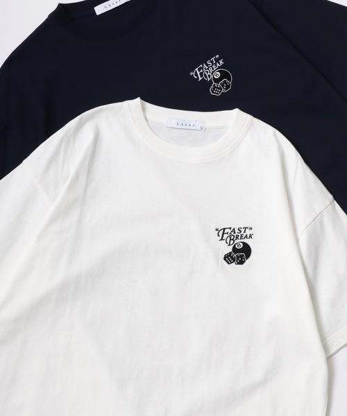 Lazar（ラザル）の「Lazar 別注 Ball ＆ Dice Tee/オーバーサイズ 8ボール ワンポイント刺繍 バックプリント 半袖Tシャツ/レディース メンズ（Tシャツ/カットソー・メンズ・ホワイト/ブラック/グリーン/ネイビー/ホワイト系その他/ブラック系その他/ホワイト系その他2/ホワイト系その他3/グリーン系その他/ブルー系その他/ブラック系その他4/ホワイト系その他5/ホワイト系その他6/ブラック系その他2/ブルー系その他2/ホワイト系その他4/ブラック系その他3・M/L/LL）」の6枚目の写真