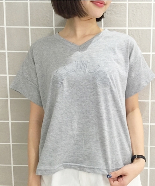 Kastane（カスタネ）の「【Kastane】Vネックロゴ刺繍T（Tシャツ/カットソー・レディース・ピンク/サックスブルー/オフホワイト/グレー・FREE）」の3枚目の写真