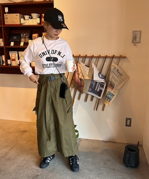 ISOOK(アイスー)の「Belted cargo skirt / ベルトカーゴスカート(mako select)(スカート・レディース・ブラック/カーキ・FREE)」の7枚目の写真