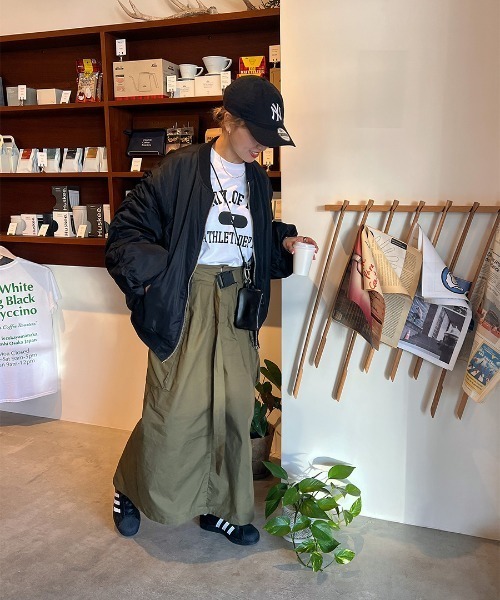 ISOOK(アイスー)の「Belted cargo skirt / ベルトカーゴスカート(mako select)(スカート・レディース・ブラック/カーキ・FREE)」の4枚目の写真