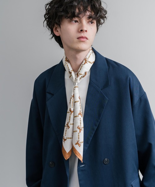 Rocky Monroe(ロッキーモンロー)の「新色追加 スカーフリング付き 大判サイズ総柄スカーフ(バンダナ/スカーフ・メンズ・ダークグリーン/ブラック/レッド系/ホワイト/レッド/ダークネイビー/ネイビー/イエロー/ブラック系/ダークブルー/ベージュ/グレー/パープル/グリーン/ブルー/ブルー系その他/ブラック系1/グリーン系/ネイビー系/ブルー系/ネイビー系1/オレンジ系/ライトグレー/ブラウン/ブラック系3/ブルー系3/ミント/イエロー系/オレンジ/ブルー系1/オレンジ系1/ベビーピンク/ホワイト系/グレイッシュベージュ/レッド系1/ブラウン系/ホワイト系1/グリーン系1/ネイビー系2/ブラック系2/ブルー系2・FREE)」の4枚目の写真