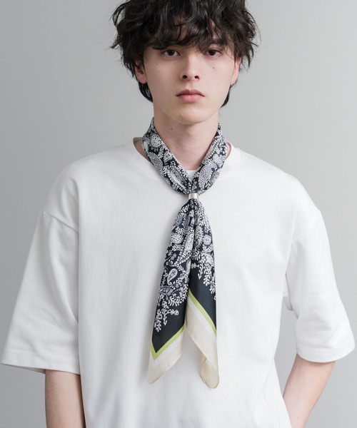 Rocky Monroe(ロッキーモンロー)の「新色追加 スカーフリング付き 大判サイズ総柄スカーフ(バンダナ/スカーフ・メンズ・ダークグリーン/ブラック/レッド系/ホワイト/レッド/ダークネイビー/ネイビー/イエロー/ブラック系/ダークブルー/ベージュ/グレー/パープル/グリーン/ブルー/ブルー系その他/ブラック系1/グリーン系/ネイビー系/ブルー系/ネイビー系1/オレンジ系/ライトグレー/ブラウン/ブラック系3/ブルー系3/ミント/イエロー系/オレンジ/ブルー系1/オレンジ系1/ベビーピンク/ホワイト系/グレイッシュベージュ/レッド系1/ブラウン系/ホワイト系1/グリーン系1/ネイビー系2/ブラック系2/ブルー系2・FREE)」の8枚目の写真