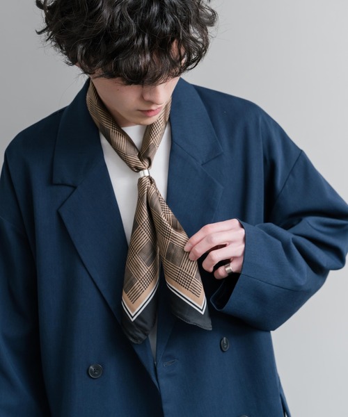 Rocky Monroe(ロッキーモンロー)の「新色追加 スカーフリング付き 大判サイズ総柄スカーフ(バンダナ/スカーフ・メンズ・ダークグリーン/ブラック/レッド系/ホワイト/レッド/ダークネイビー/ネイビー/イエロー/ブラック系/ダークブルー/ベージュ/グレー/パープル/グリーン/ブルー/ブルー系その他/ブラック系1/グリーン系/ネイビー系/ブルー系/ネイビー系1/オレンジ系/ライトグレー/ブラウン/ブラック系3/ブルー系3/ミント/イエロー系/オレンジ/ブルー系1/オレンジ系1/ベビーピンク/ホワイト系/グレイッシュベージュ/レッド系1/ブラウン系/ホワイト系1/グリーン系1/ネイビー系2/ブラック系2/ブルー系2・FREE)」の13枚目の写真
