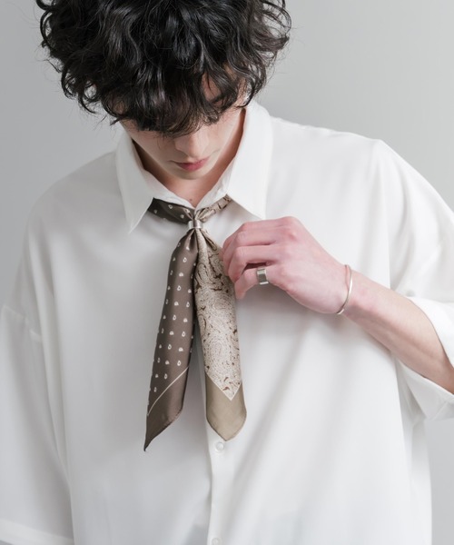 Rocky Monroe(ロッキーモンロー)の「新色追加 スカーフリング付き 大判サイズ総柄スカーフ(バンダナ/スカーフ・メンズ・ダークグリーン/ブラック/レッド系/ホワイト/レッド/ダークネイビー/ネイビー/イエロー/ブラック系/ダークブルー/ベージュ/グレー/パープル/グリーン/ブルー/ブルー系その他/ブラック系1/グリーン系/ネイビー系/ブルー系/ネイビー系1/オレンジ系/ライトグレー/ブラウン/ブラック系3/ブルー系3/ミント/イエロー系/オレンジ/ブルー系1/オレンジ系1/ベビーピンク/ホワイト系/グレイッシュベージュ/レッド系1/ブラウン系/ホワイト系1/グリーン系1/ネイビー系2/ブラック系2/ブルー系2・FREE)」の14枚目の写真