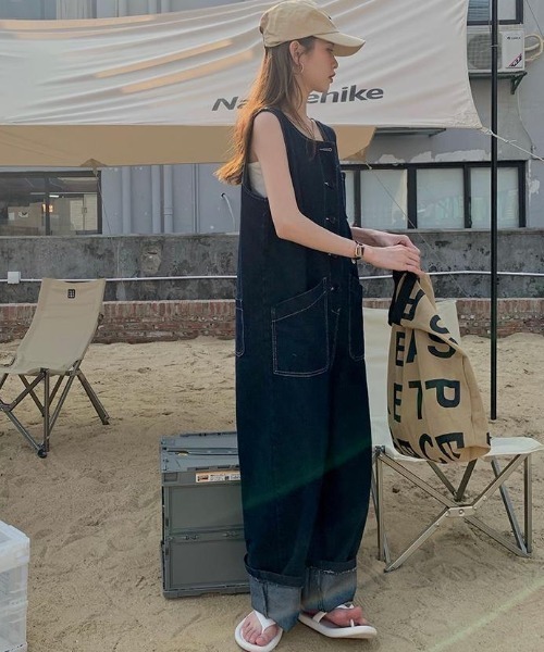 SHEENA（シーナ）の「ワイドデニムオーバーオール（サロペット/オーバーオール・レディース・ダークブルー・S）」の2枚目の写真