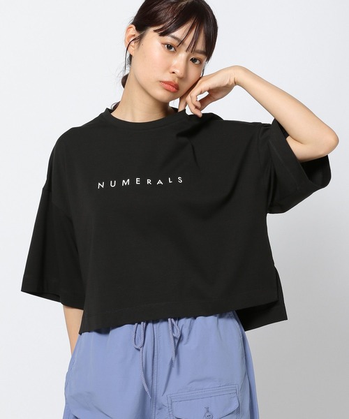 NUMERALS（ヌメラルズ）の「【Girls in NUMERALS】ロゴTシャツ（Tシャツ/カットソー・レディース・パープル/ブラック/ホワイト/ライトグリーン・70/55）」の3枚目の写真