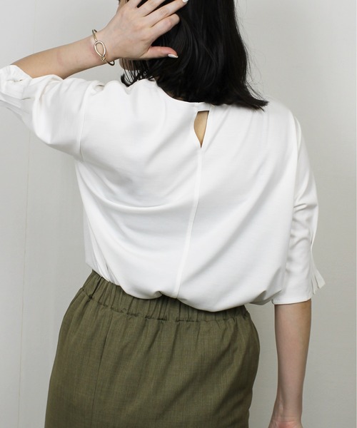 Meli rich（メリーリッチ）の「【接触冷感】前後2WAYスリーブタック5分袖プルオーバー（Tシャツ/カットソー・レディース・オフホワイト・FREE）」の19枚目の写真