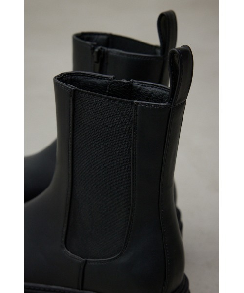 AZUL by moussy（アズールバイマウジー）の「トラックソールサイドゴアブーツ（ブーツ・レディース・アイボリー/ブラック・SMALL/MEDIUM/LARGE/LL）」の5枚目の写真