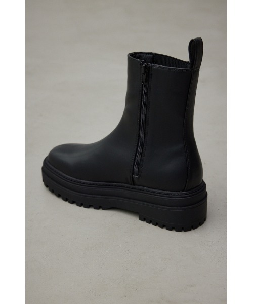 AZUL by moussy（アズールバイマウジー）の「トラックソールサイドゴアブーツ（ブーツ・レディース・アイボリー/ブラック・SMALL/MEDIUM/LARGE/LL）」の6枚目の写真