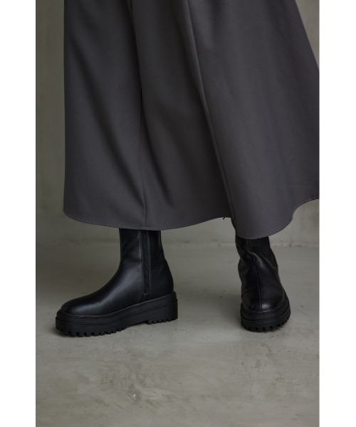 AZUL by moussy（アズールバイマウジー）の「トラックソールサイドゴアブーツ（ブーツ・レディース・アイボリー/ブラック・SMALL/MEDIUM/LARGE/LL）」の8枚目の写真