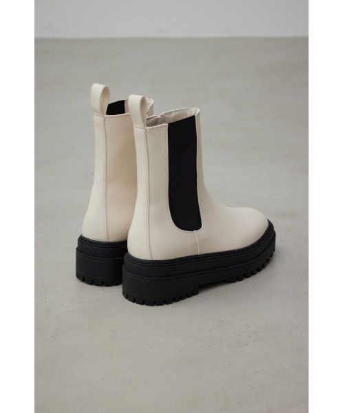 AZUL by moussy（アズールバイマウジー）の「トラックソールサイドゴアブーツ（ブーツ・レディース・アイボリー/ブラック・SMALL/MEDIUM/LARGE/LL）」の12枚目の写真