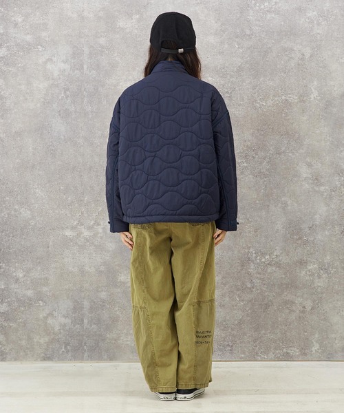 CUBE SUGAR（キューブシュガー）の「リップストップキルティングハイネックブルゾン（ブルゾン・レディース・グレイッシュベージュ/カーキ/ネイビー・M）」の10枚目の写真