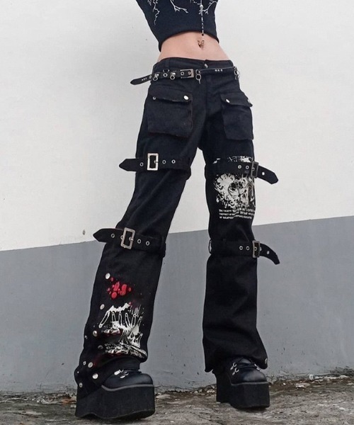 .KOM（ドットコム）の「『.KOM/ドットケーオーエム』マルチベルトサイドボタンパンツ【Y】【CN】（その他パンツ・レディース・ブラック・L/M）」の2枚目の写真