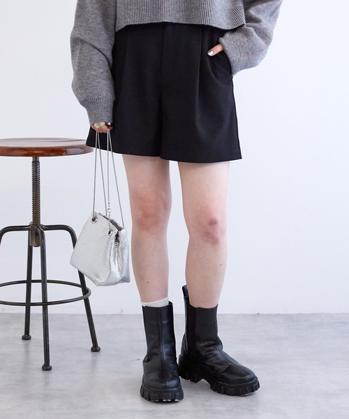 w closet（ダブルクローゼット）の「ツイルタックショートパンツ（その他パンツ・レディース・グレー/ブラウン/グレイッシュベージュ/ブラック・FREE）」の2枚目の写真