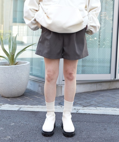 w closet（ダブルクローゼット）の「ツイルタックショートパンツ（その他パンツ・レディース・グレー/ブラウン/グレイッシュベージュ/ブラック・FREE）」の15枚目の写真