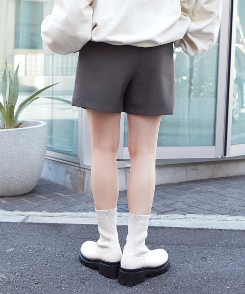 w closet（ダブルクローゼット）の「ツイルタックショートパンツ（その他パンツ・レディース・グレー/ブラウン/グレイッシュベージュ/ブラック・FREE）」の16枚目の写真